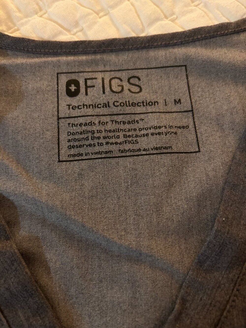 FIGS Women's V-Neck Scrub Top in light Gray - Picture 2 of 3